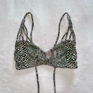 acacia snake top